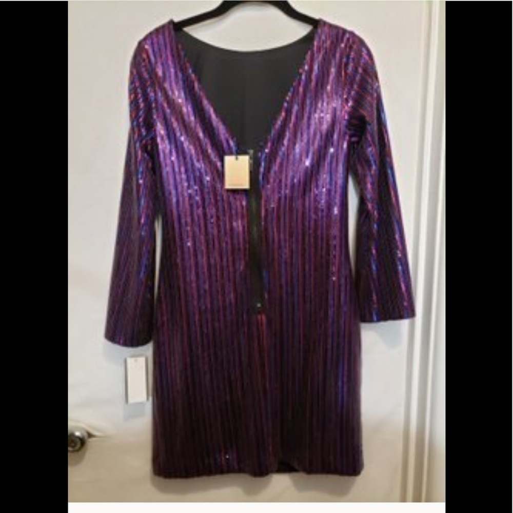 (Bonus Jewelry included ‼️‼️) Trina Turk Women's Gia Split Sleeve Sequin Dress - Picture 4 of 8